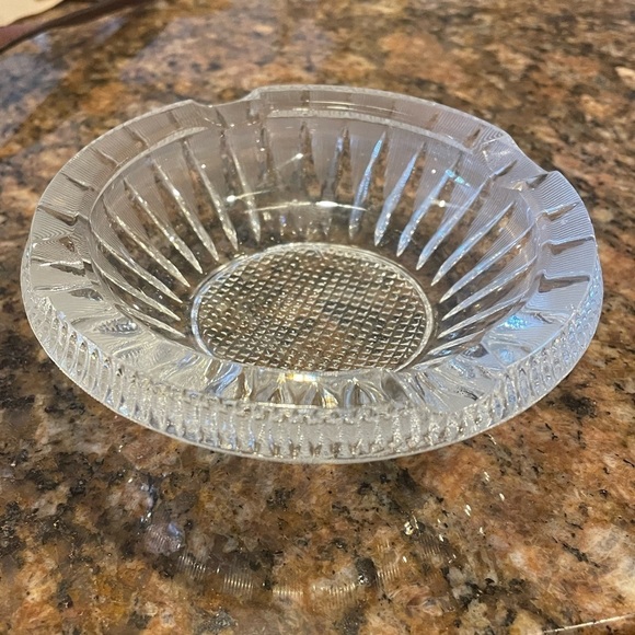 Vintage MCM Heavy Crystal Sunburst Cut & Etched Ashtray. Size approx 5.5” x 1.5” - Picture 3 of 8